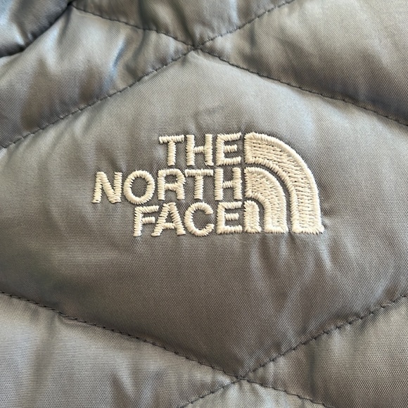 North face 550 vest light blue, XS, gently used condition. - Picture 2 of 8